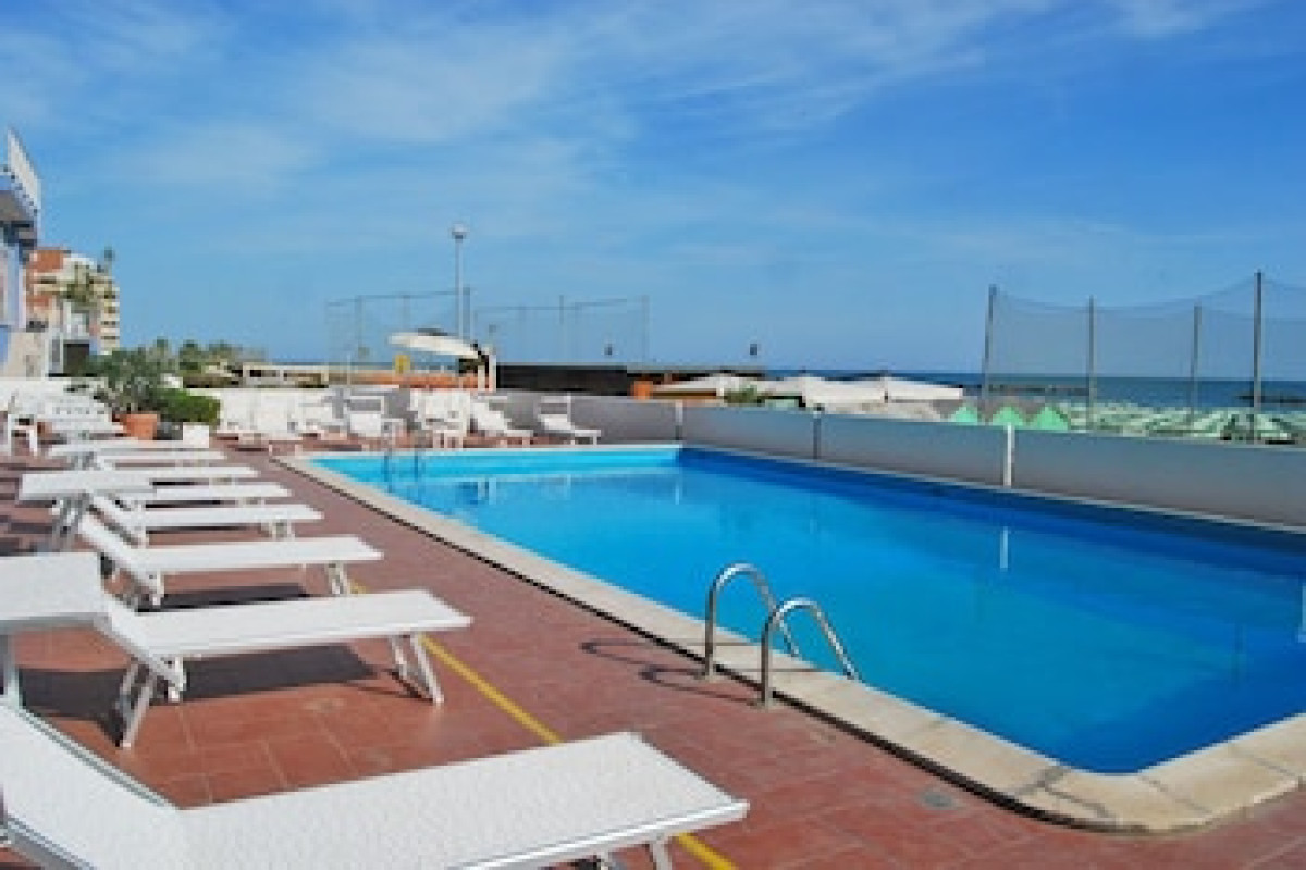 HOTEL EMBASSY PESARO