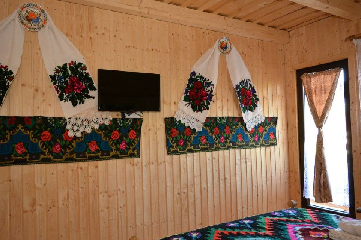 CASA MARAMURESEANA LARISA