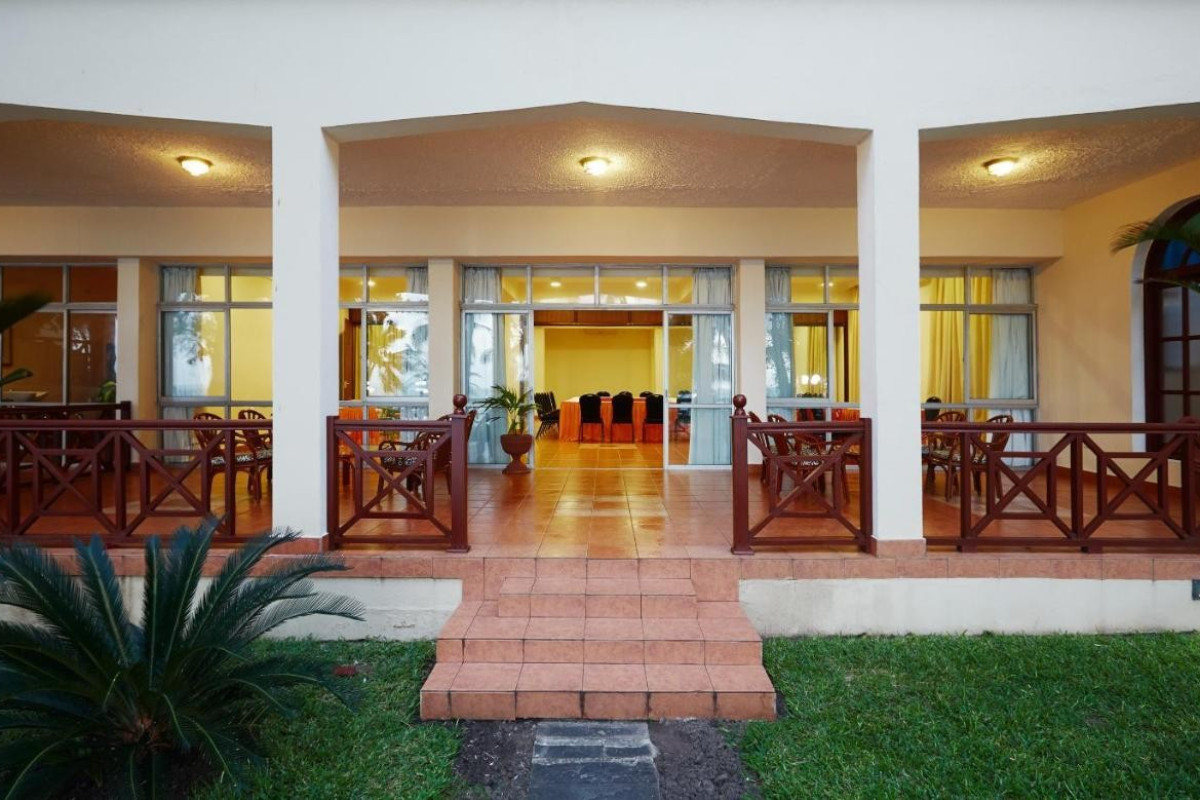 Neptune Beach Resort and Safari Tsavo Explorer RO