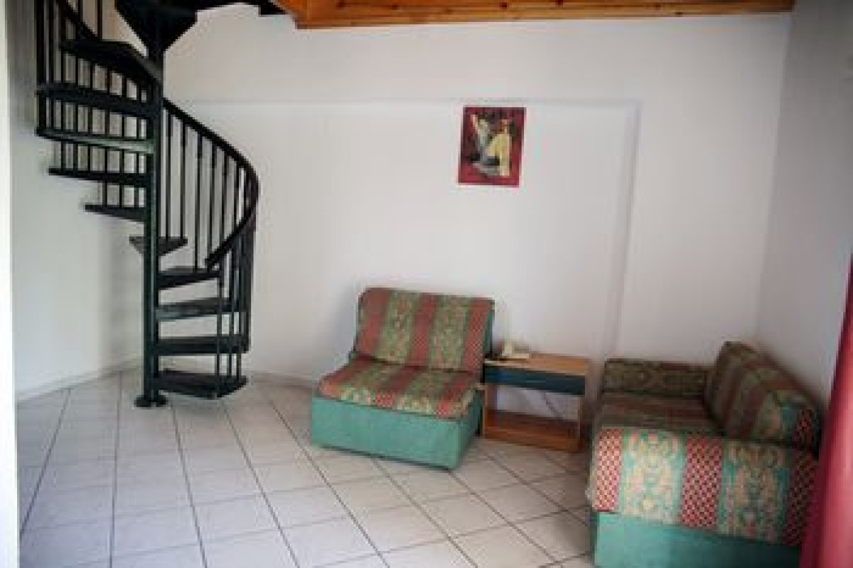 Oula Maisonettes