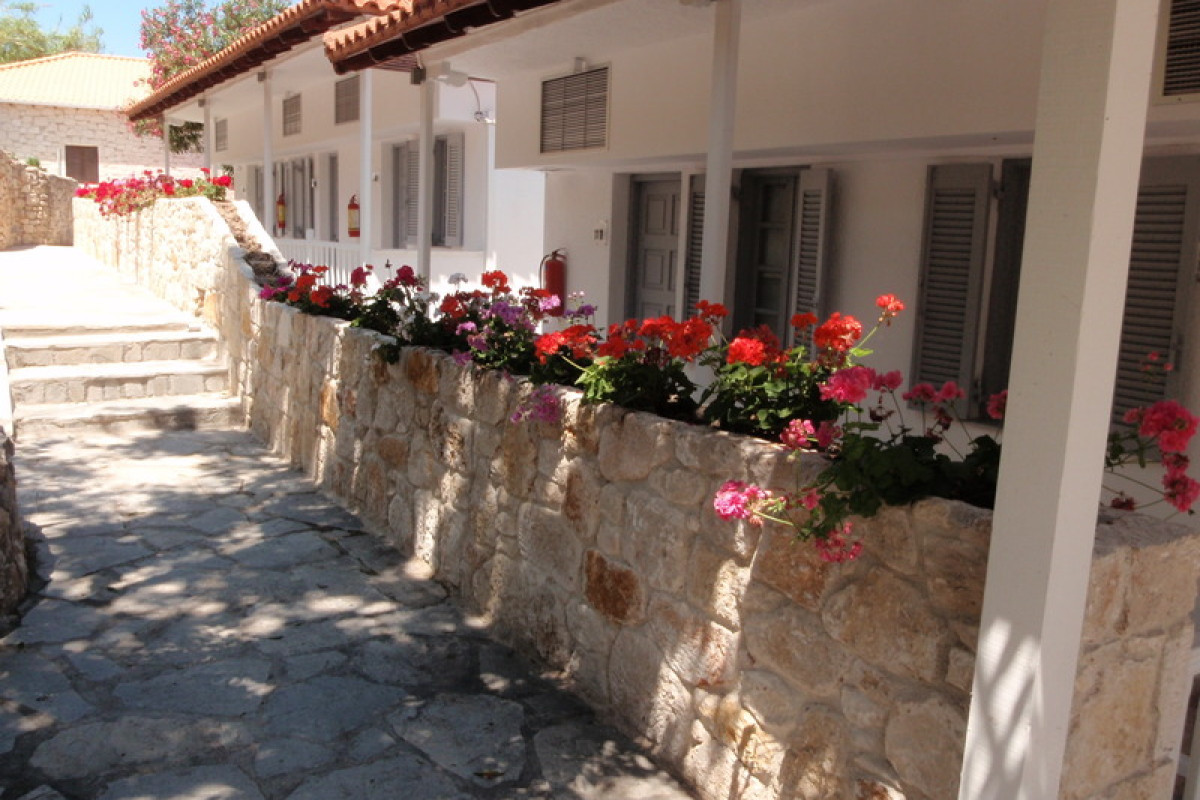 White Suites Resort