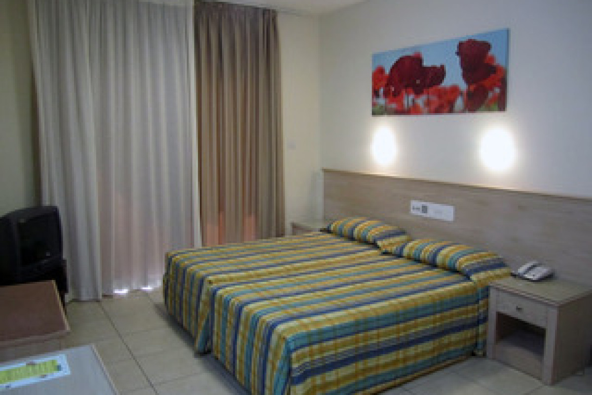 SENATOR HOTEL APARTMENTS - ADULTS ONLY