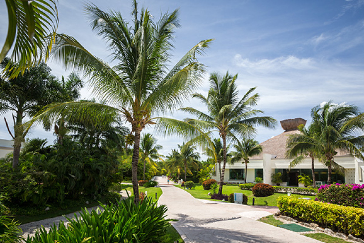 BlueBay Grand Esmeralda