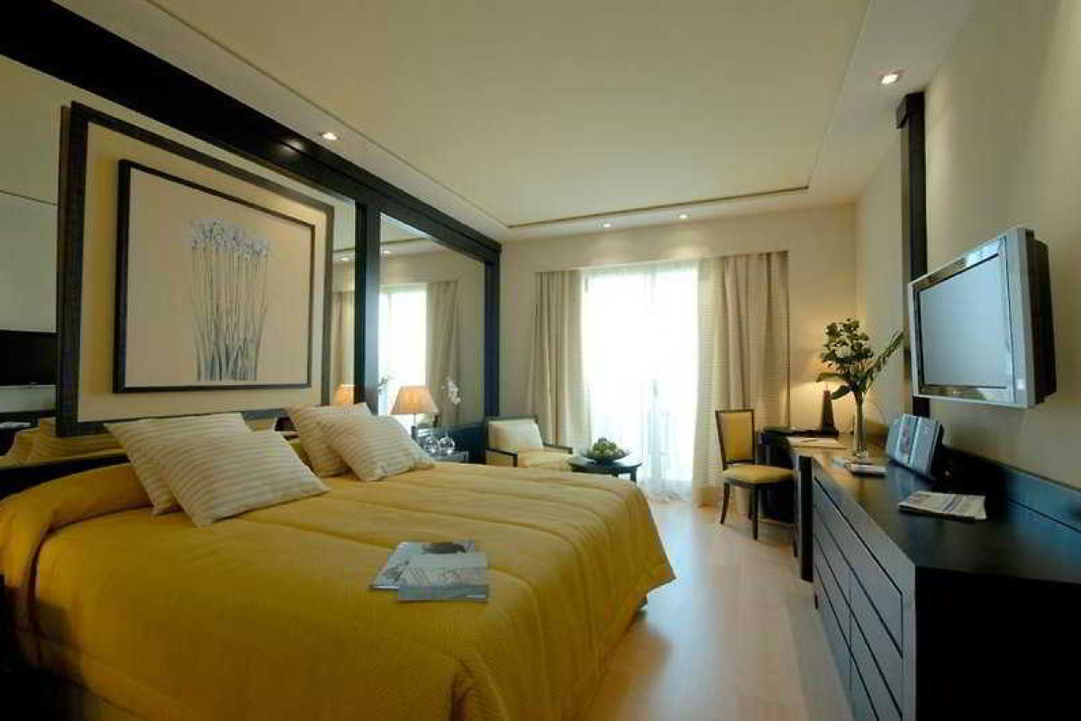 Las Arenas Balneario Resort