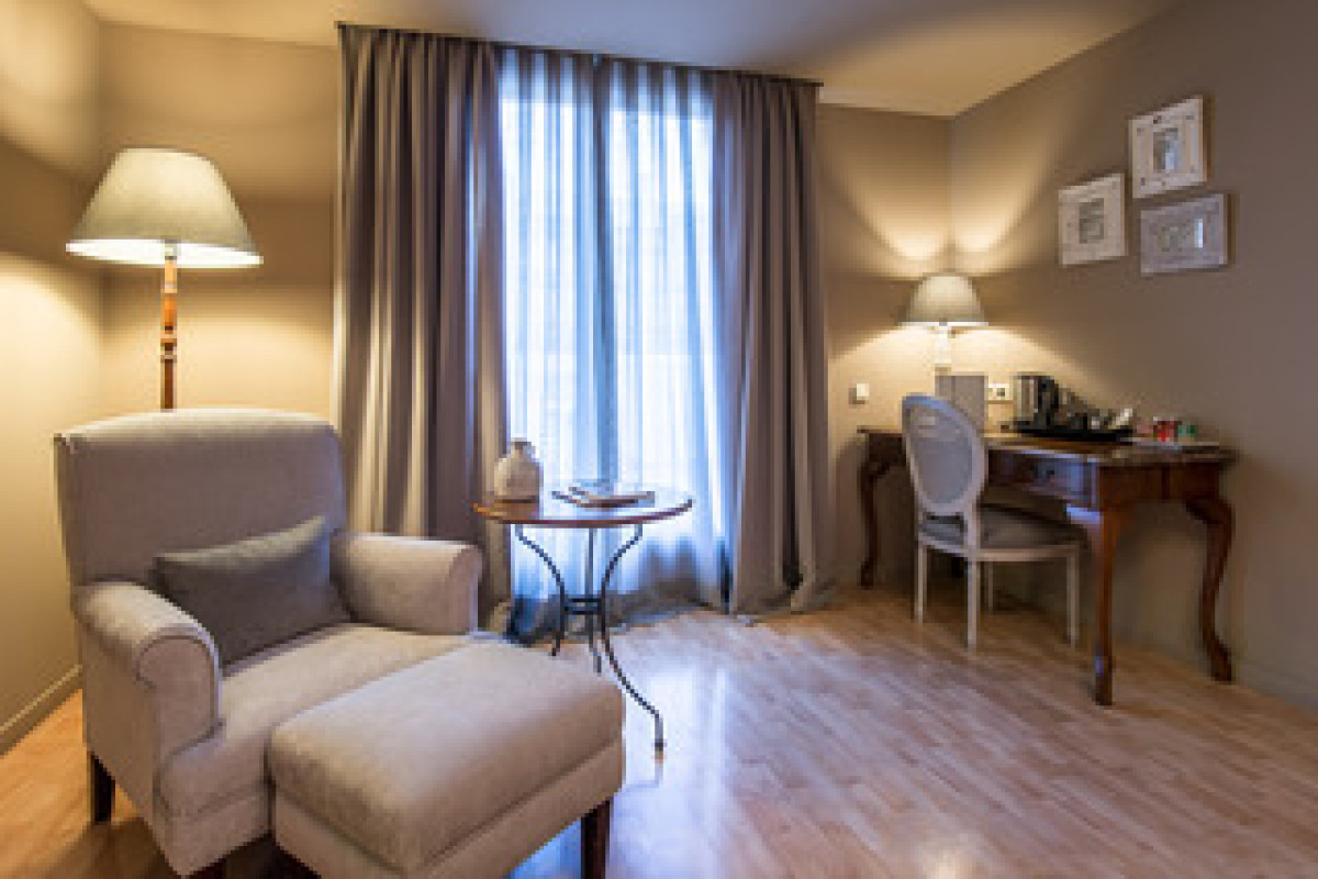 VINCCI LYS HOTEL