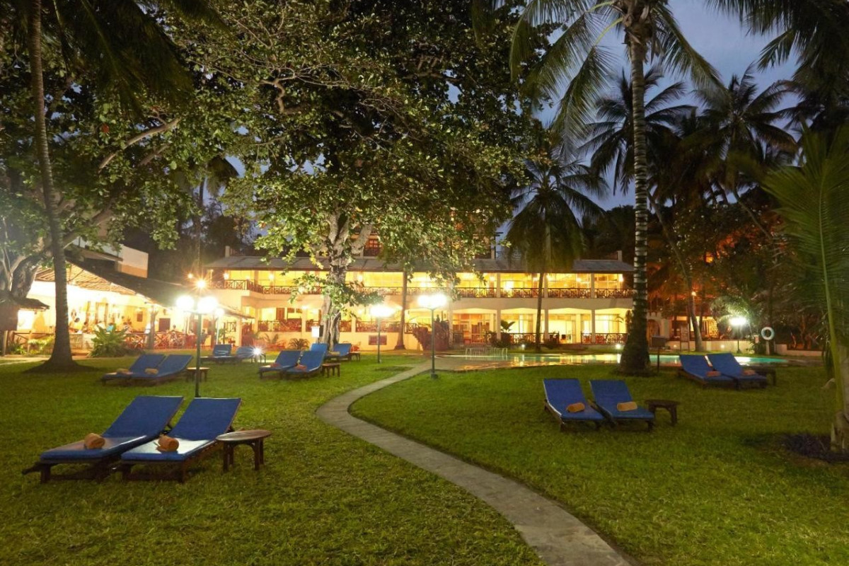 Neptune Beach Resort and Safari Tsavo Explorer RO