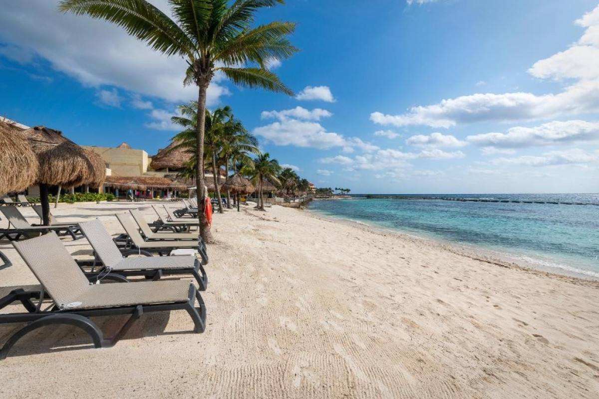 Catalonia Yucatán Beach