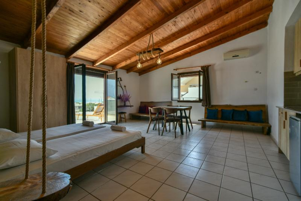 Iraklis Apartments