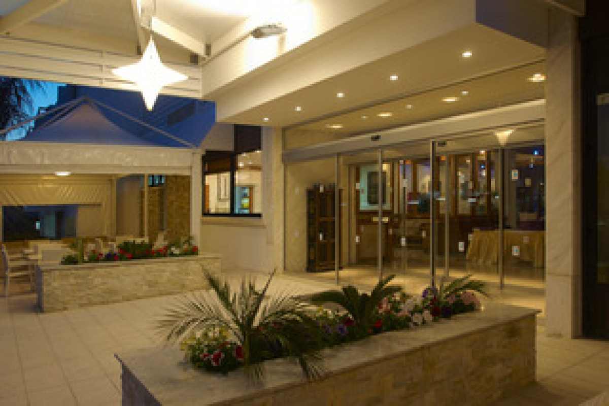 SENATOR HOTEL APARTMENTS - ADULTS ONLY