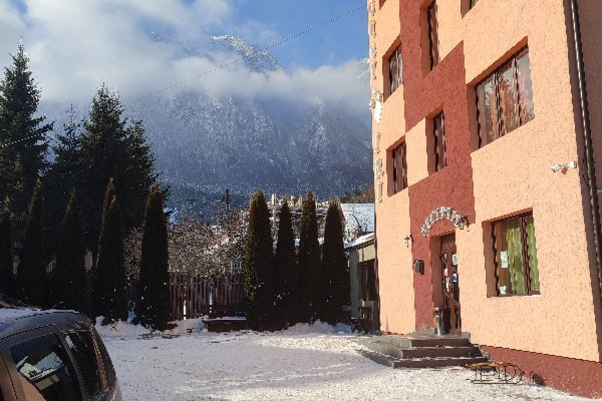 HOTEL IRI.