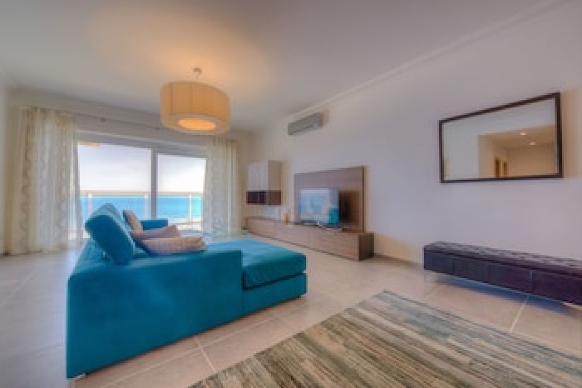 SEAFRONT LUXURY APARTMENT WITH POOL