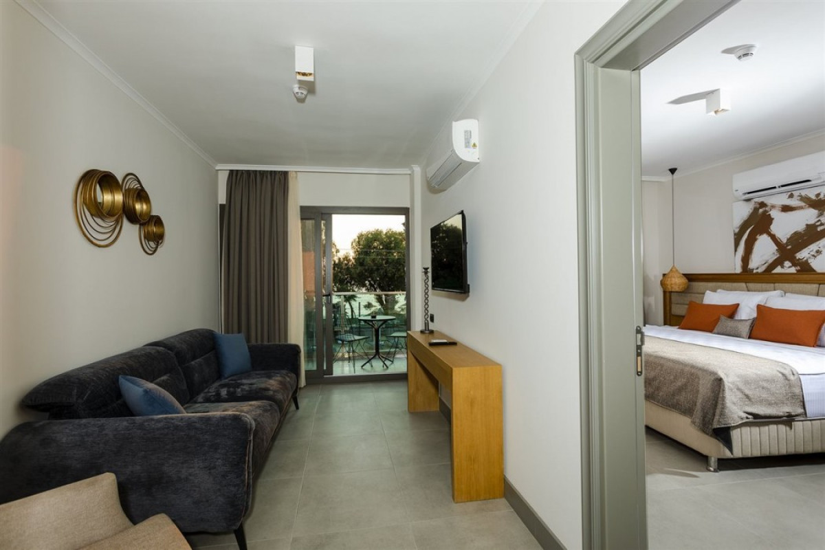 YALIPARK BEACH HOTEL
