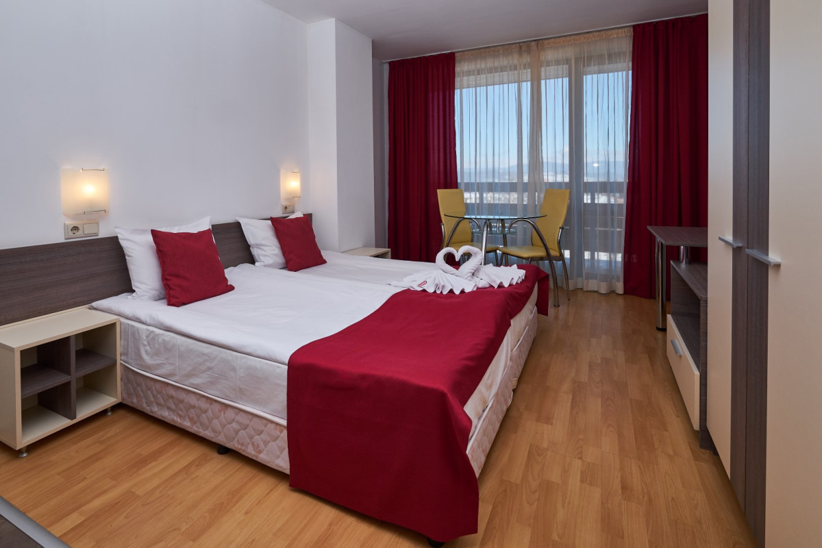 Mountain Paradise By the Walnut Trees (Bansko) 4*