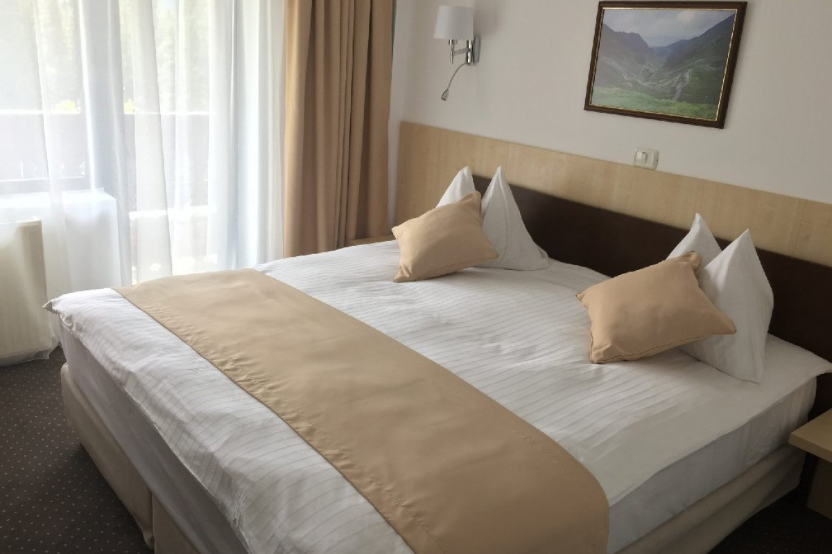 HOTEL PESTERA. - Moroeni - Parcul Natural Bucegi - Cota 1610