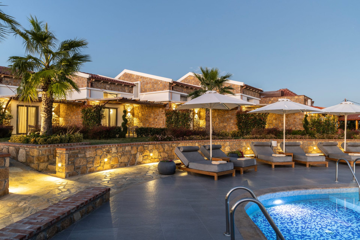 Akrolithos Luxury Suites