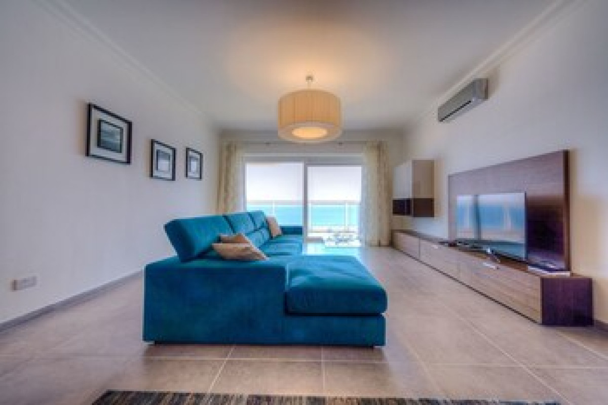 SEAFRONT LUXURY APARTMENT WITH POOL