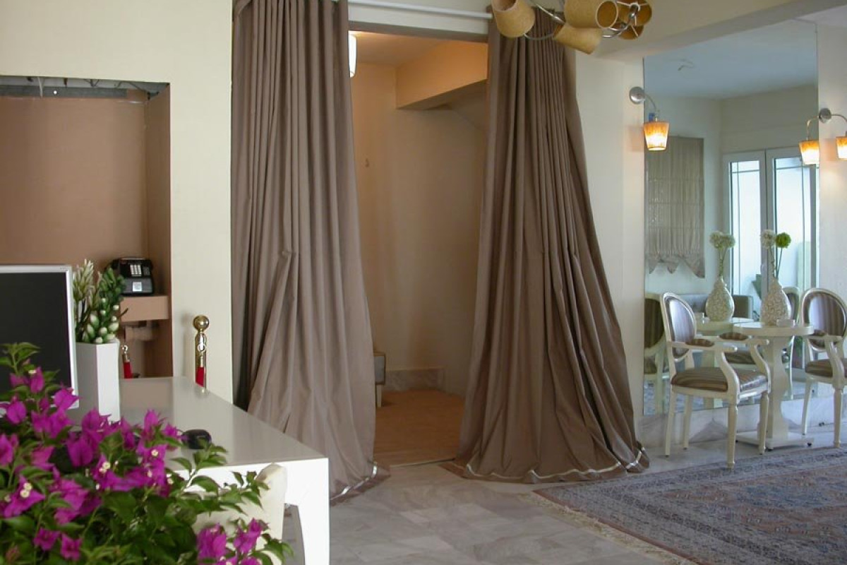 Iraklis Apartments  Keys