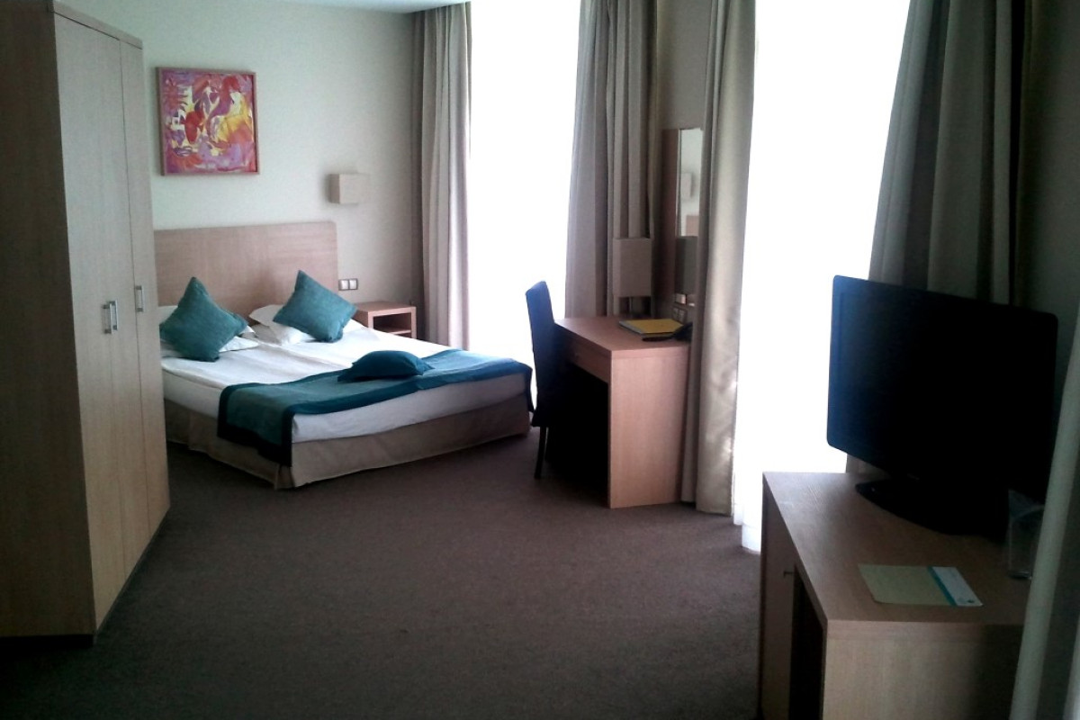 Azalia (St.Constantin:E) 4*