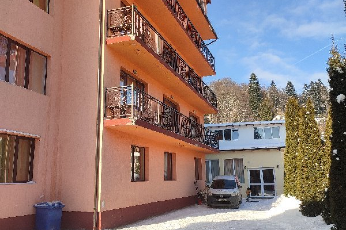 HOTEL IRI.