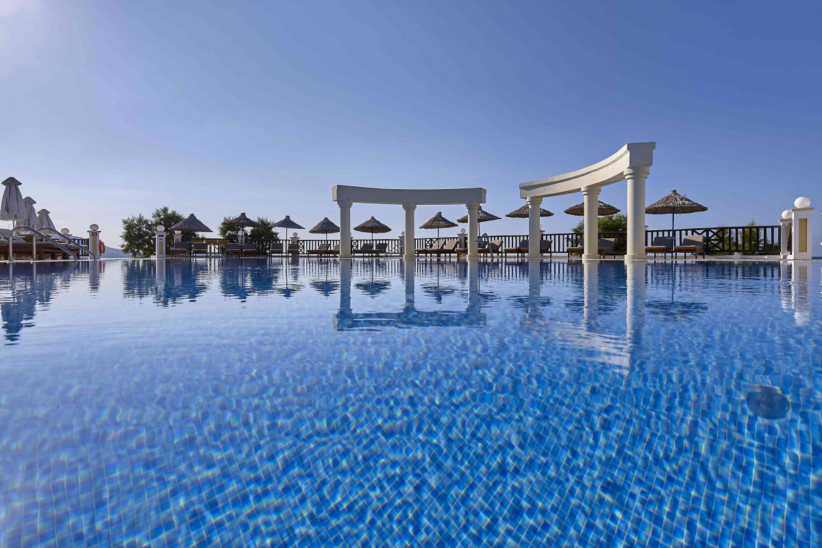 ALEXANDER BEACH HOTEL and VILLAGE
