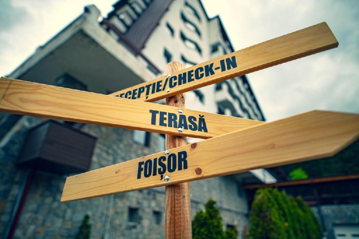 HOTEL PESTERA. - Moroeni - Parcul Natural Bucegi - Cota 1610