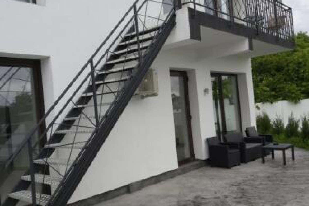 ACCENT HOUSE
