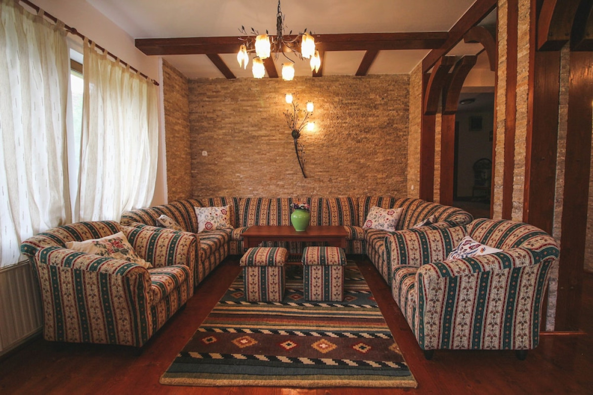 THE HOLIDAY HOUSE