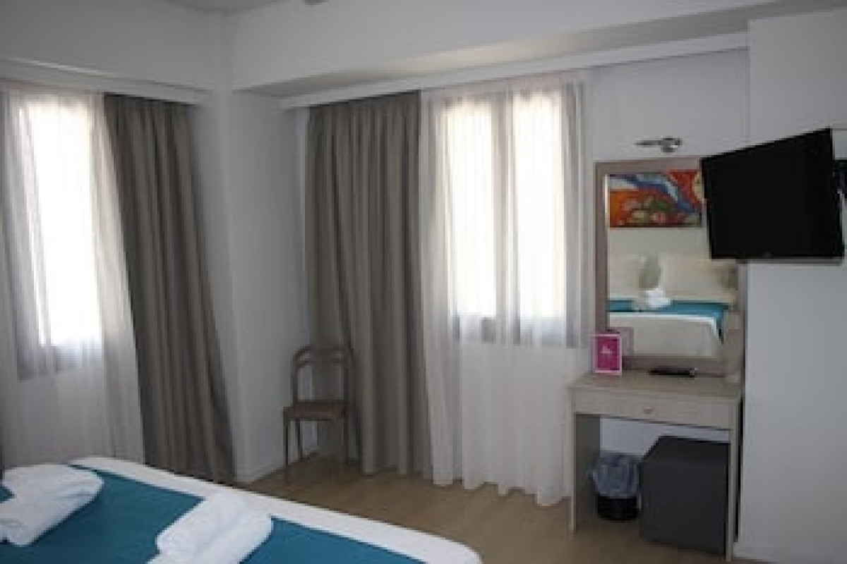 AURA BOUTIQUE HOTEL