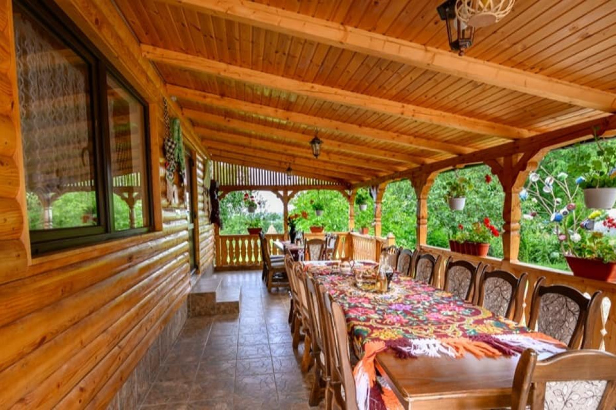 CASA MARAMURESEANA LARISA
