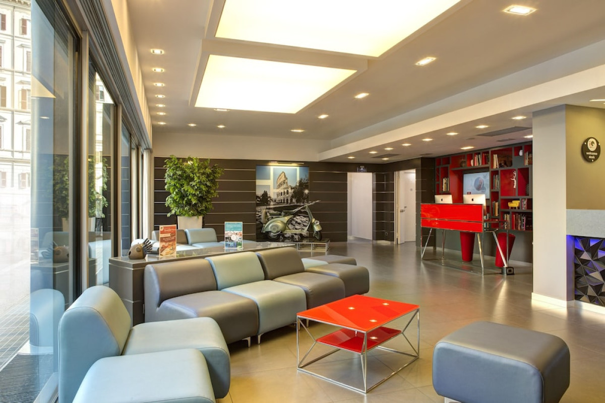 iQ Hotel Roma