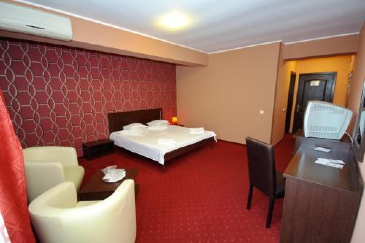 CITY HOTEL
