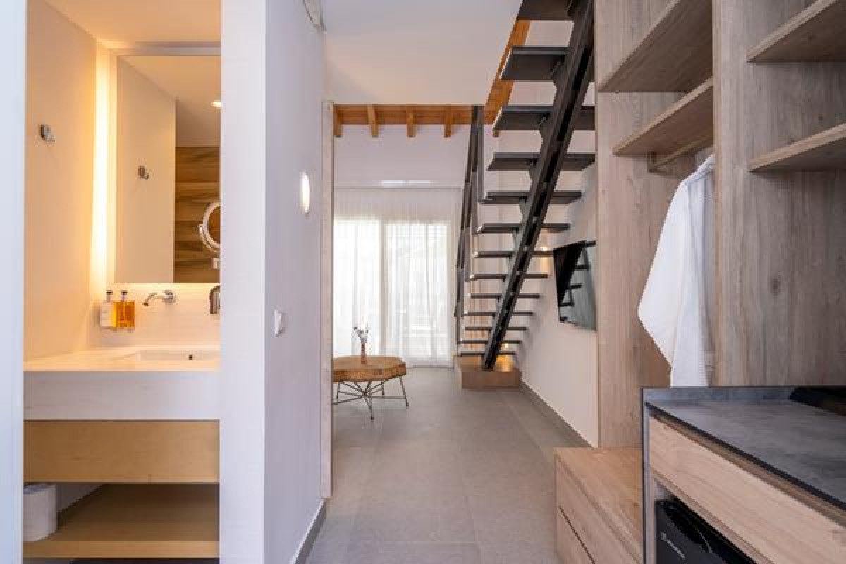 Mirablue Luxury Residences