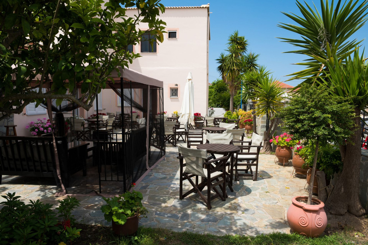 ANDRIANNA APARTMENTS