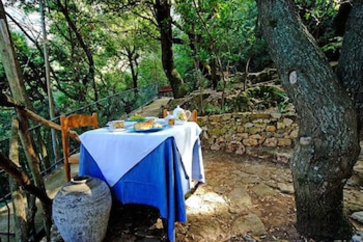 ENIS MONTE MACCIONE