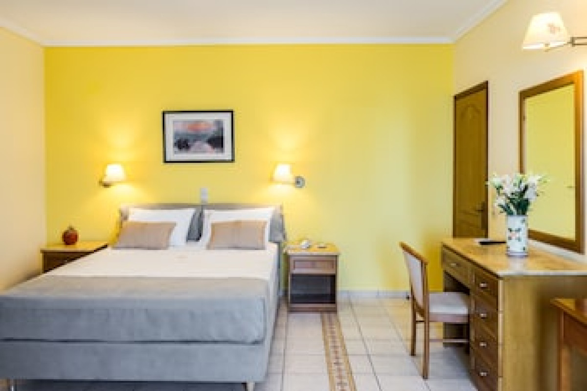 ANDREOLAS LUXURY SUITES