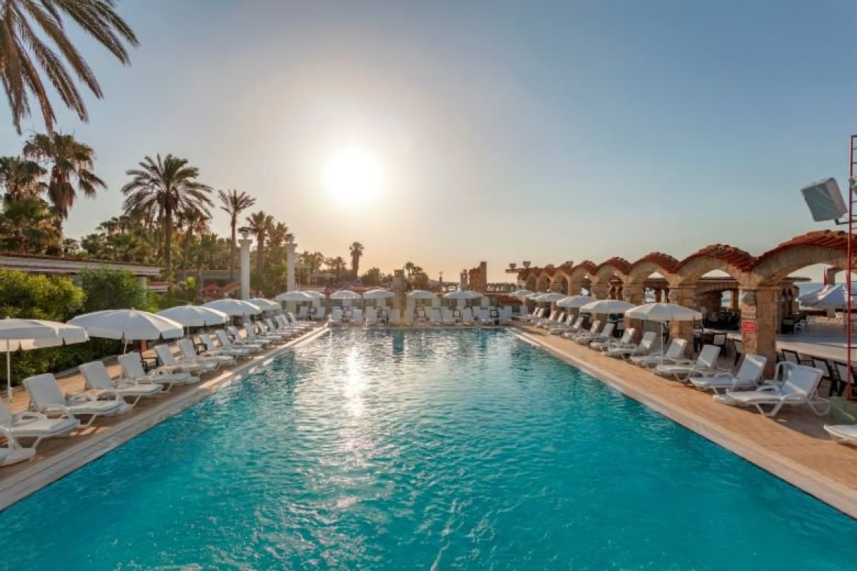 CLUB HOTEL SERA