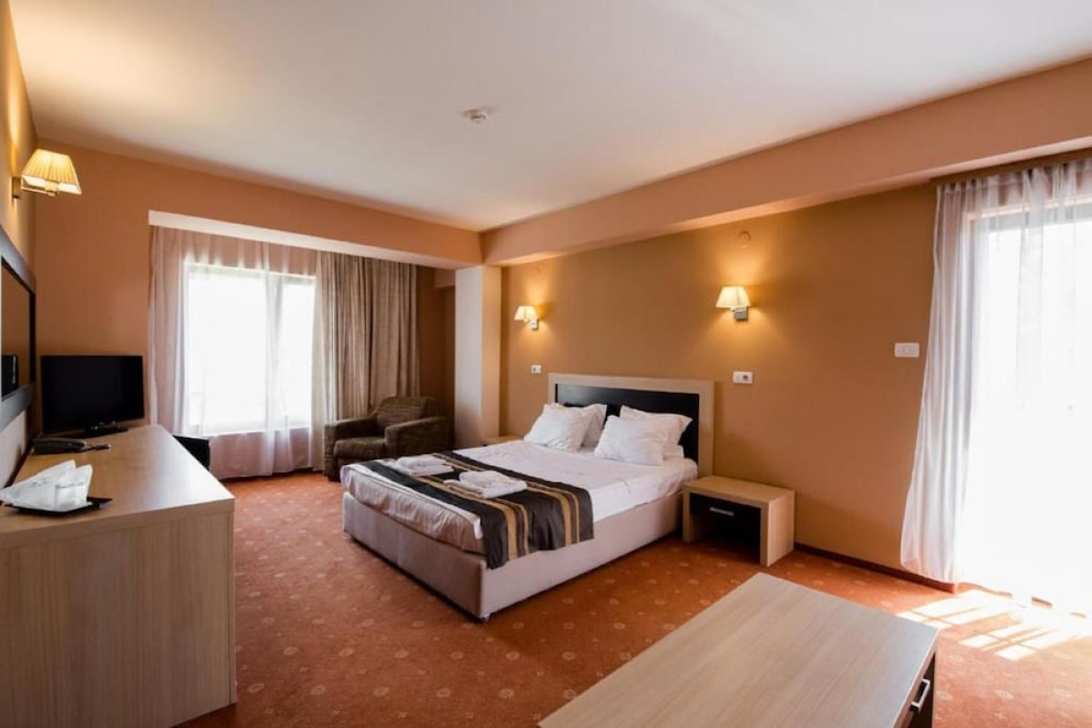 OXFORD INNS  SUITES