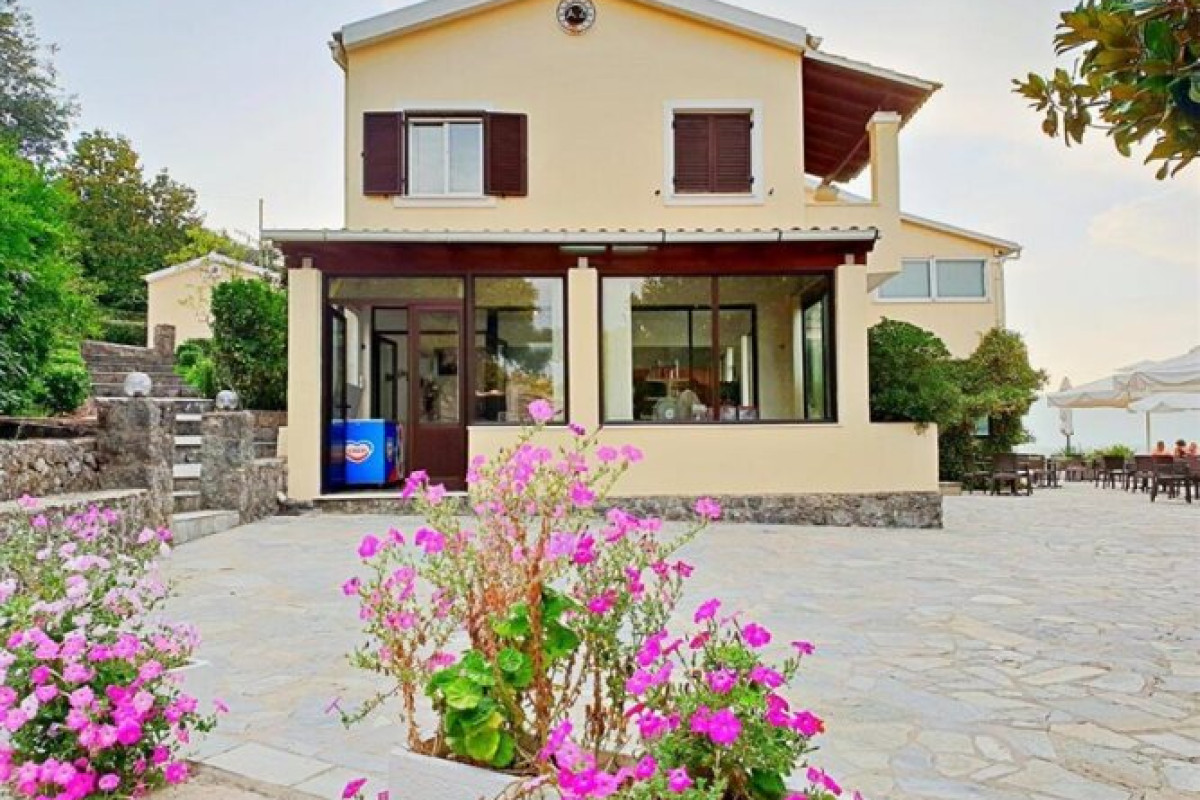 Dimitra Apartments
