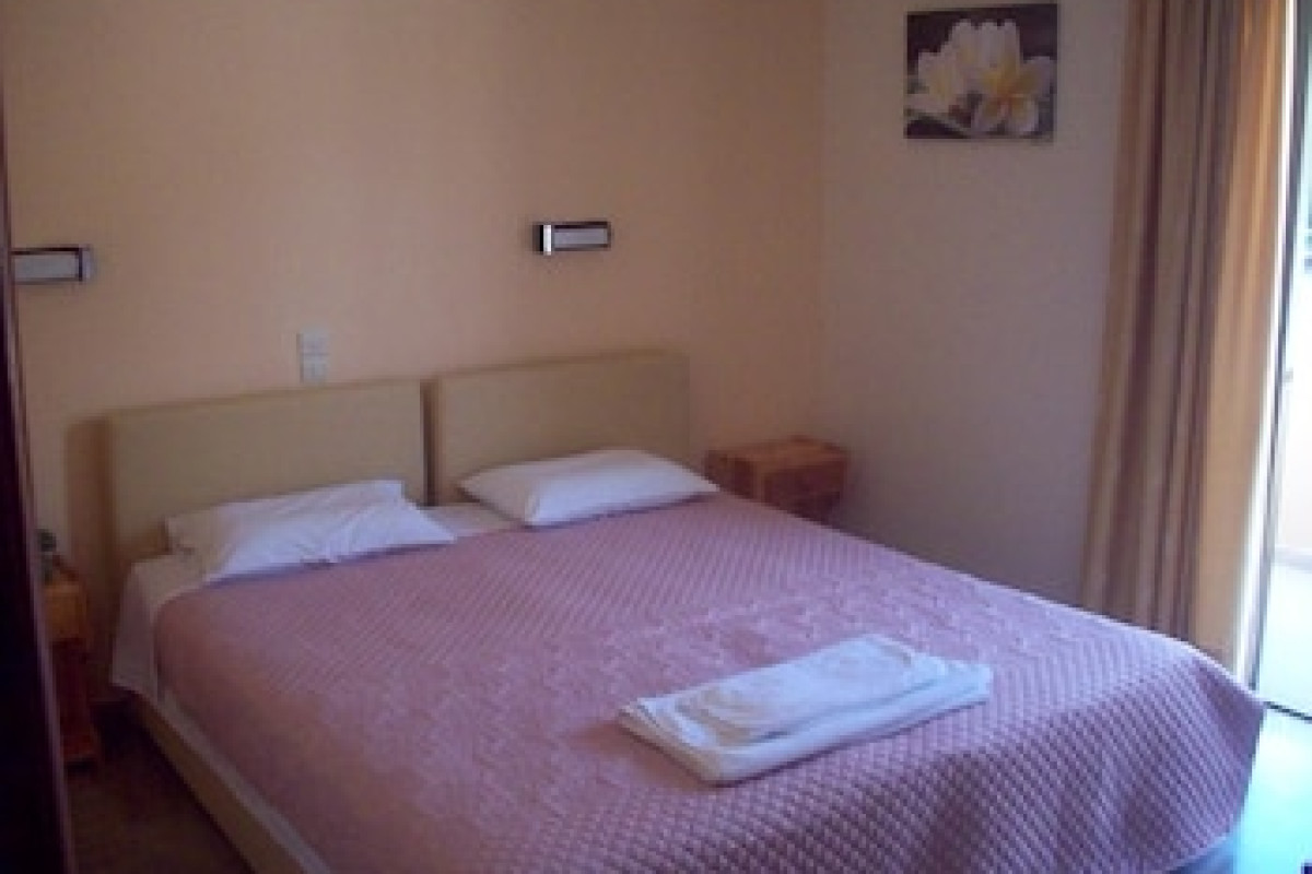 IONIS HOTEL