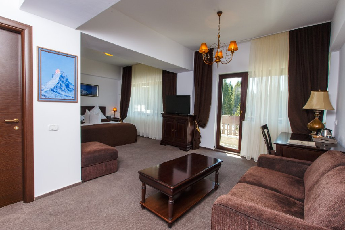 HOTEL PESTERA. - Moroeni - Parcul Natural Bucegi - Cota 1610
