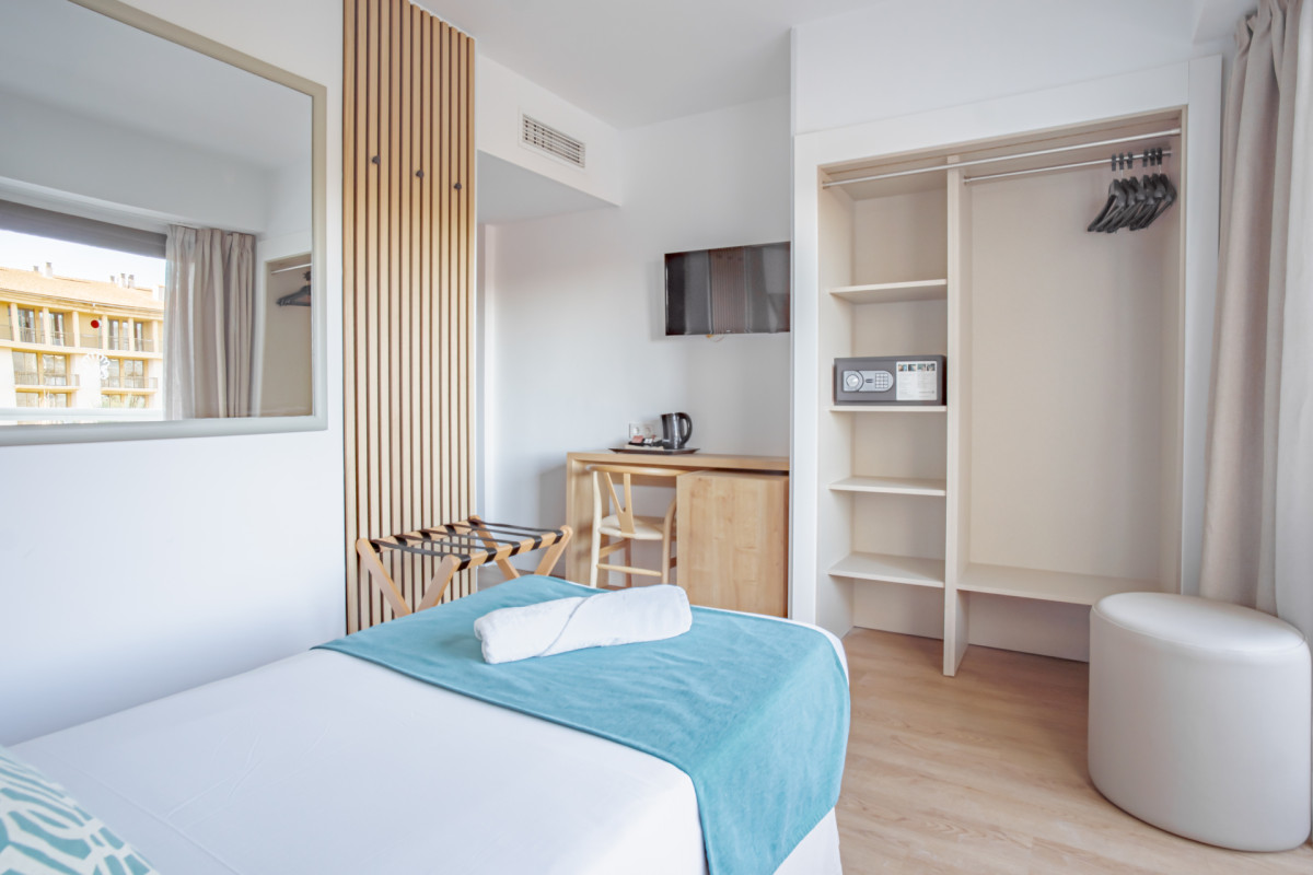 Bahia de Alcudia Hotel  Spa