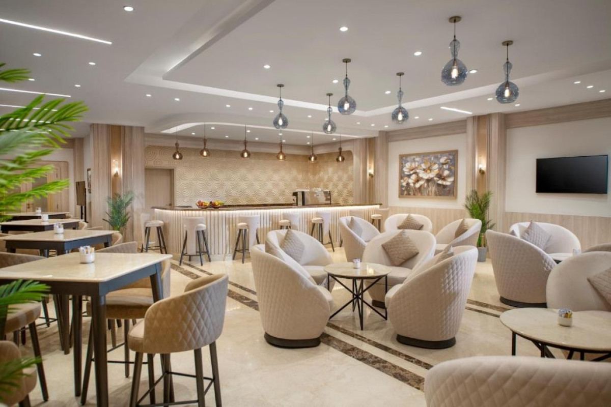 Azur One Eleven Hotel