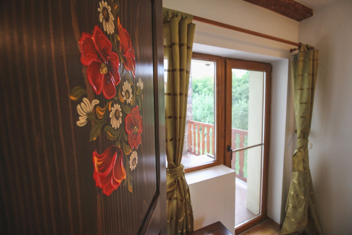 THE HOLIDAY HOUSE