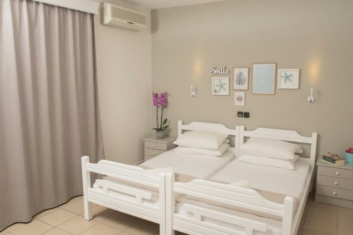 Aqua Beachfront Hotel