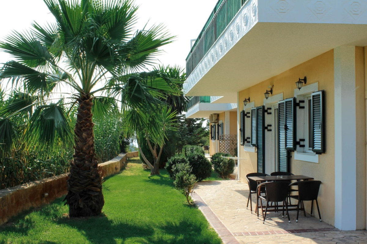 THEROS RETREAT