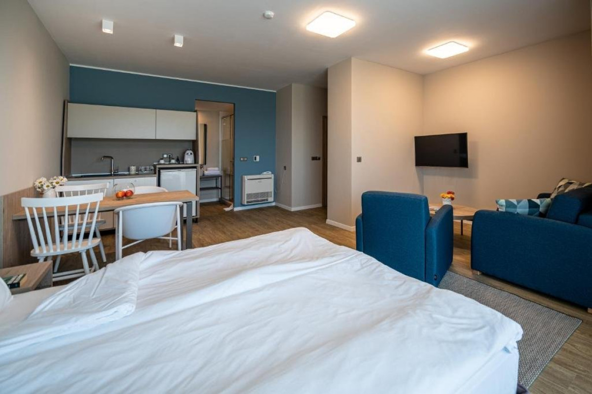 ROMANCE FAMILY SUITES