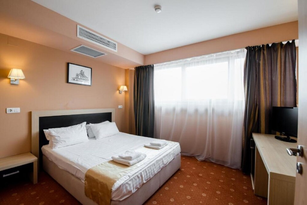 OXFORD INNS  SUITES