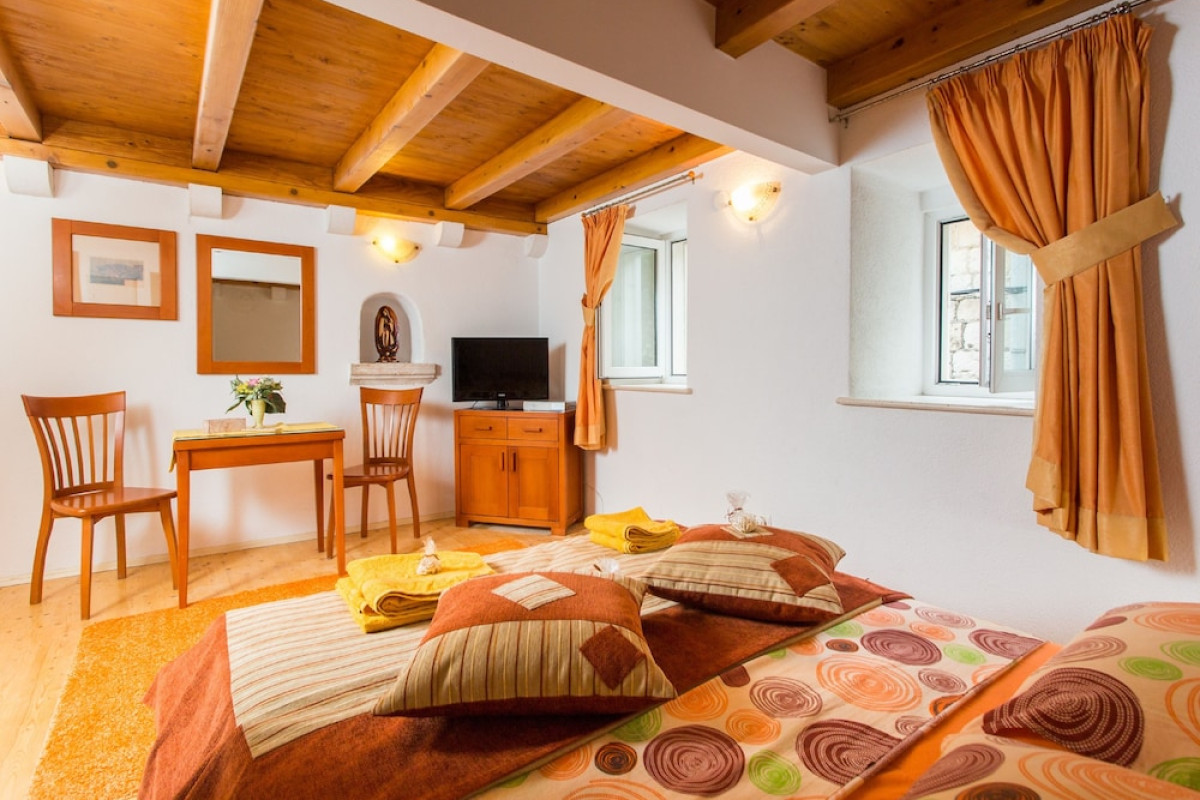 APARTMENTS IVANA