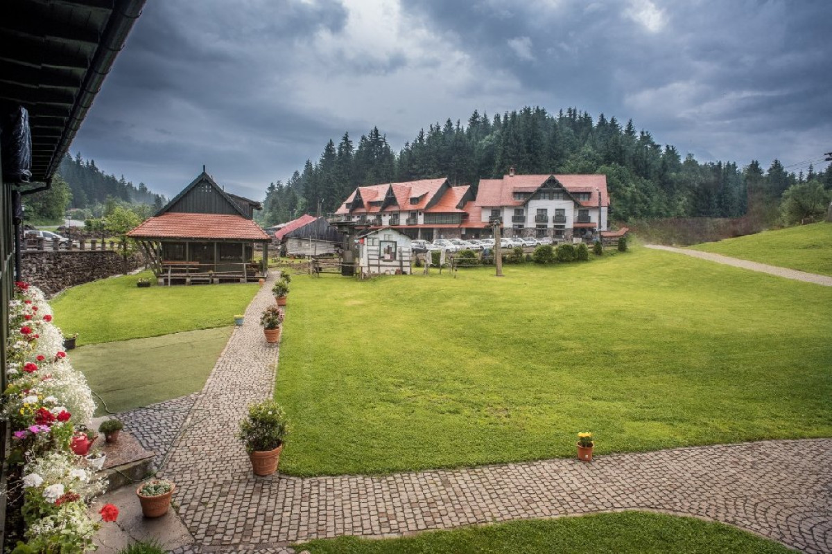 LOBOGO RESORT.