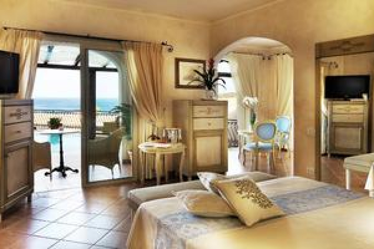 COLONNA RESORT